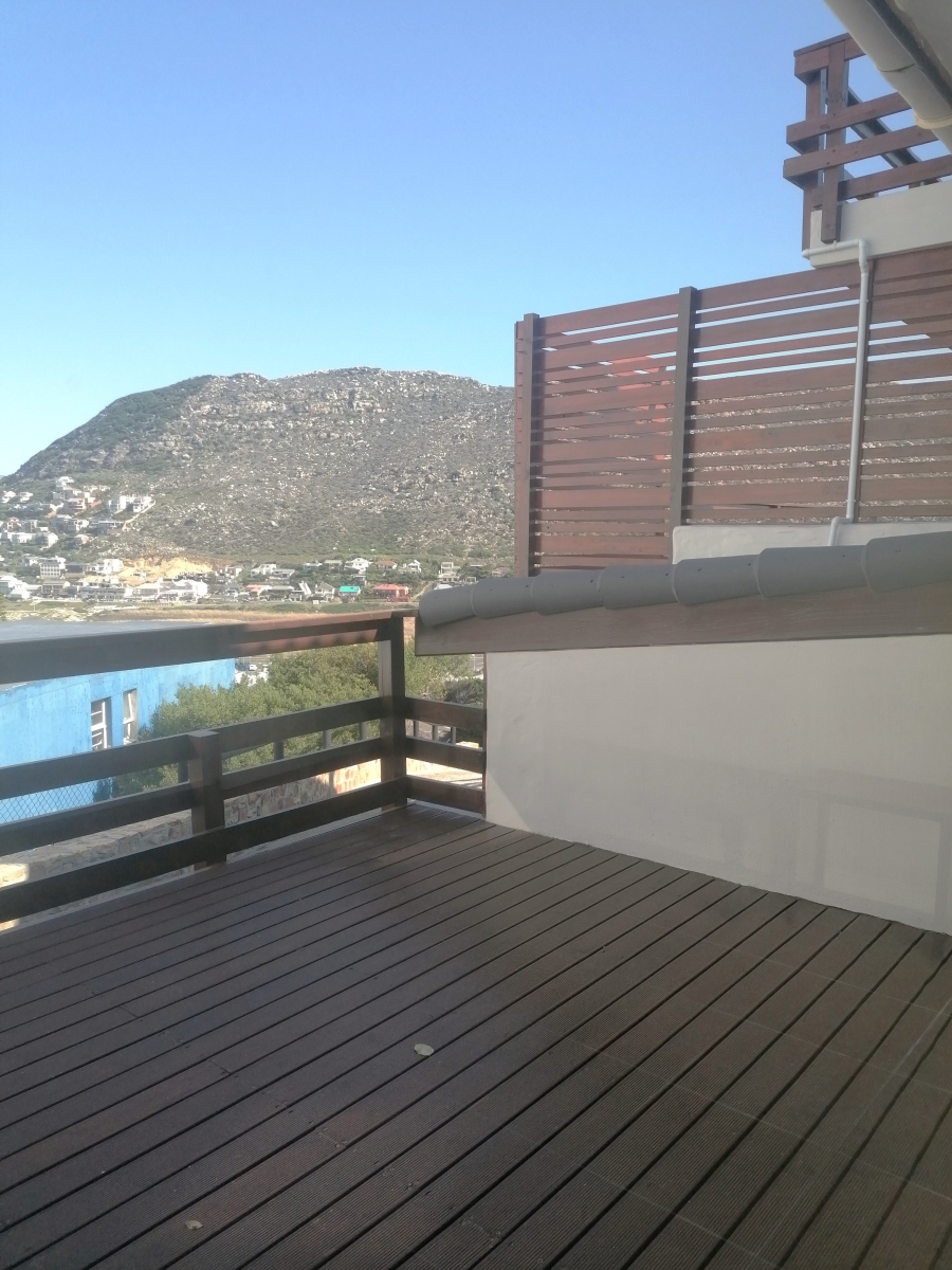 To Let 4 Bedroom Property for Rent in Glencairn Heights Western Cape